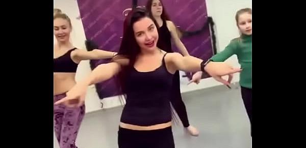  رقص فاجر سااخن نار  من شرموطة مصرية فى الجيم sexarab.com